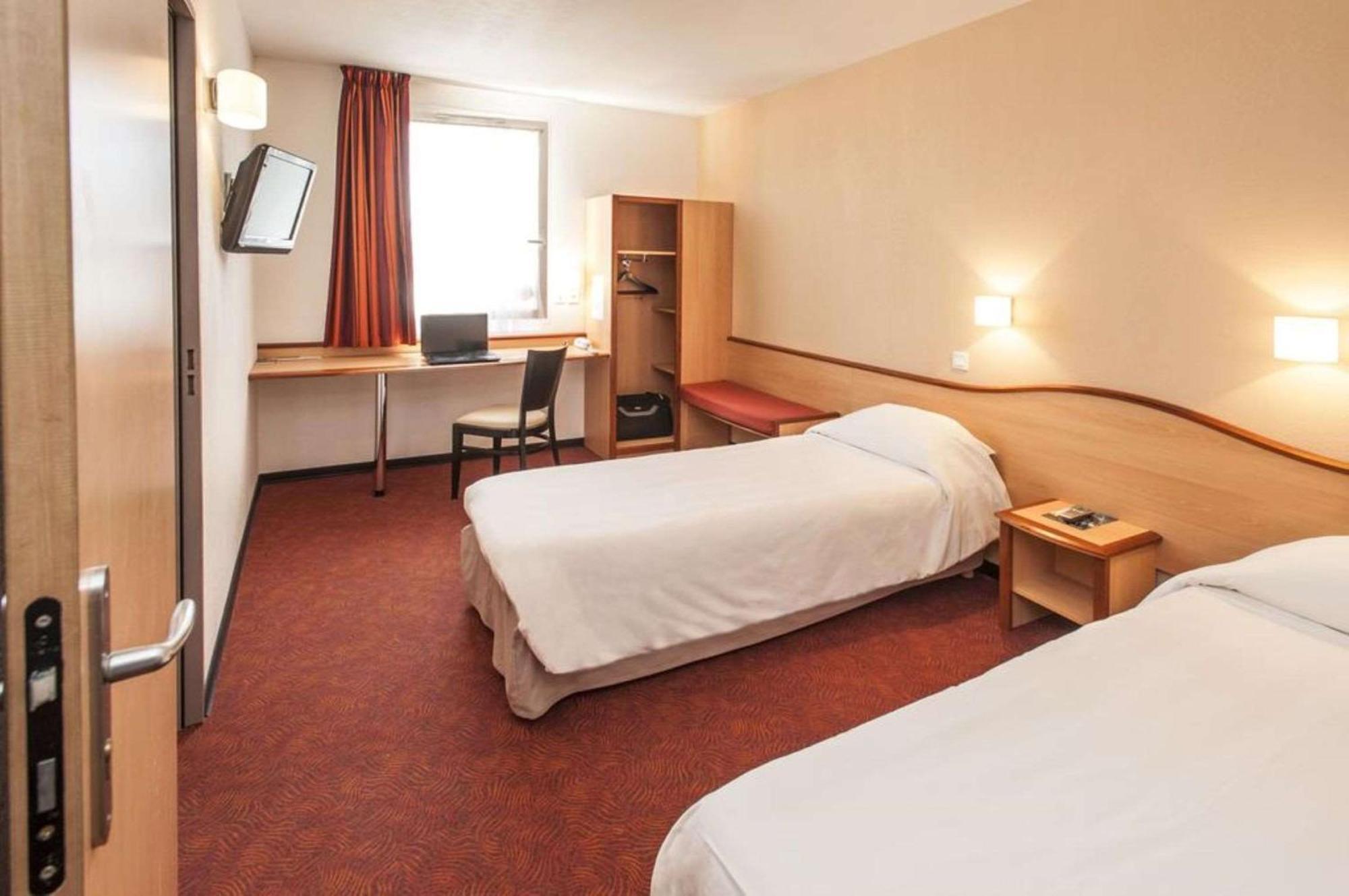 Brit Hotel Confort Монтобан Екстериор снимка