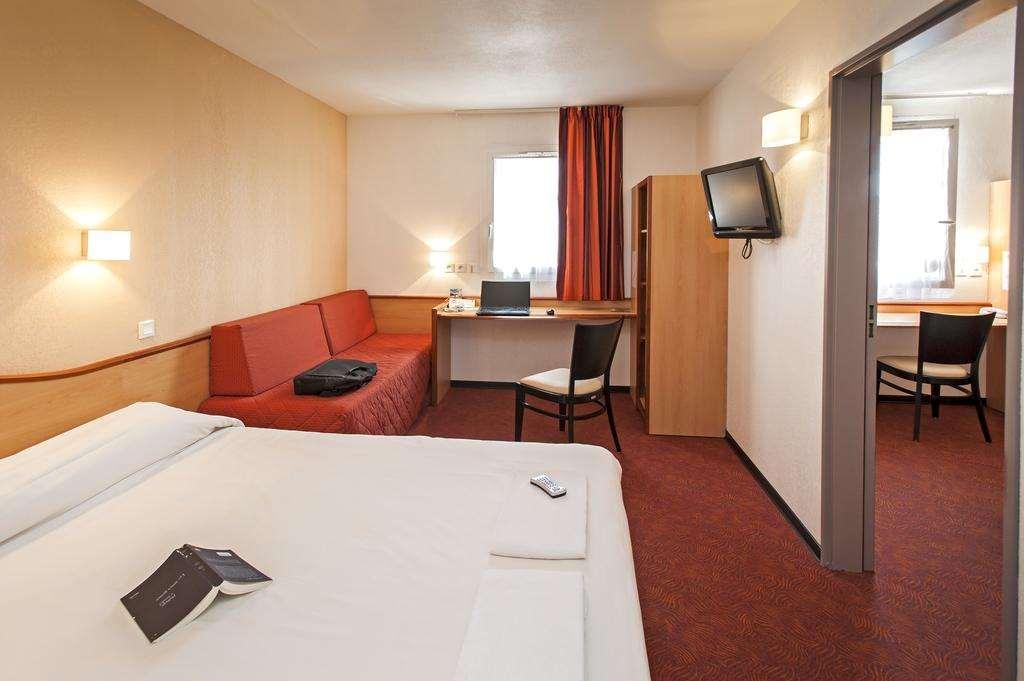 Brit Hotel Confort Монтобан Стая снимка