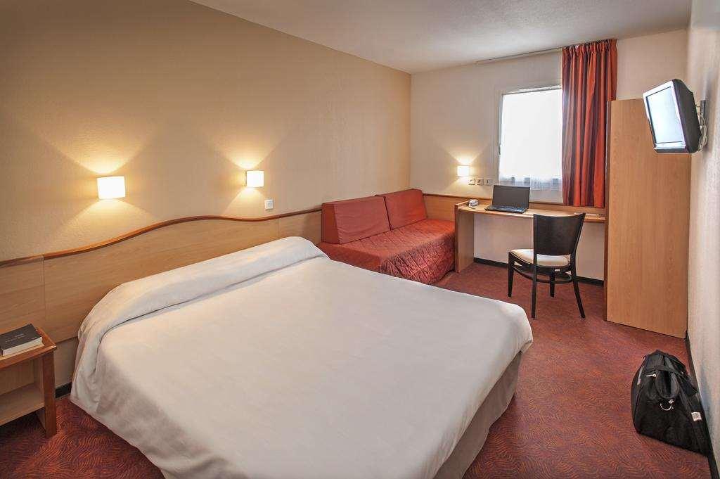Brit Hotel Confort Монтобан Стая снимка