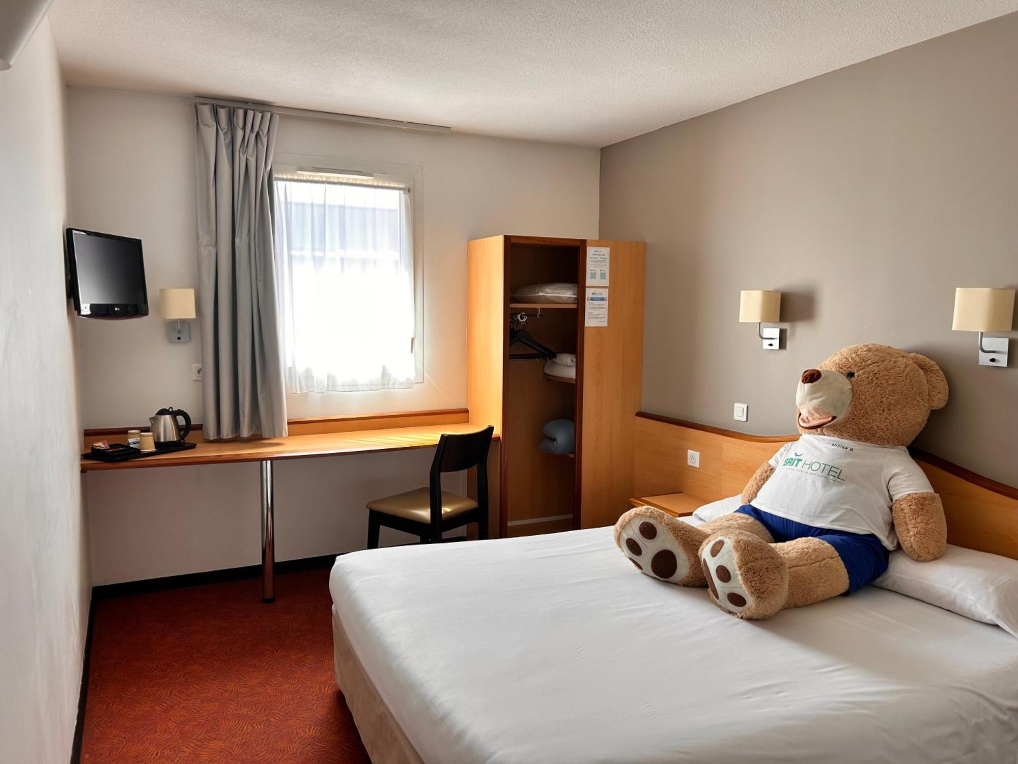 Brit Hotel Confort Монтобан Екстериор снимка